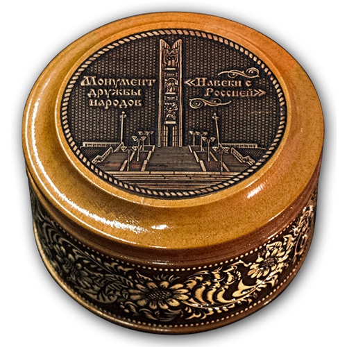 Шкатулка деревянная круглая с накладками из бересты Ижевск-Монумент дружбы народов 70х46
