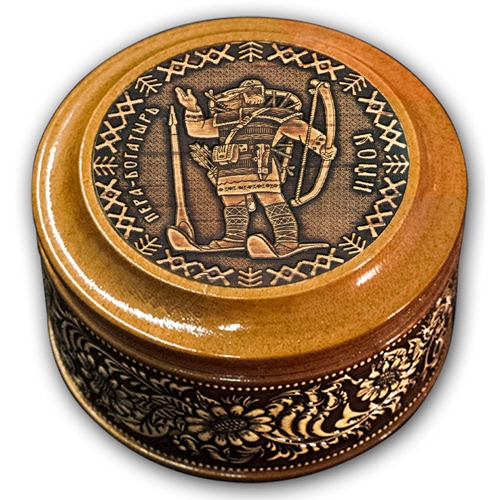 Шкатулка деревянная круглая с накладками из бересты Коми-Богатырь 70х46