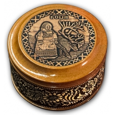 Шкатулка деревянная круглая с накладками из бересты Коми-Девочка и олень 70х46