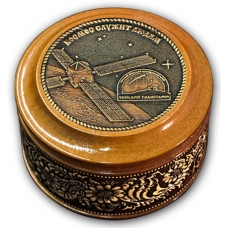 Шкатулка деревянная круглая с накладками из бересты Томск-Планетарий 70х46